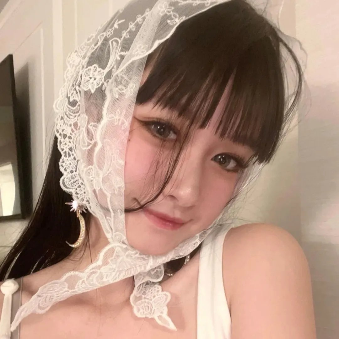 穿盔甲的少女